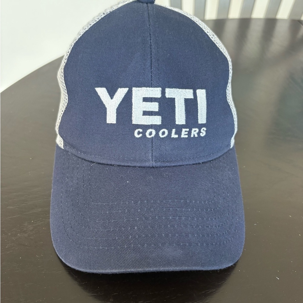 YETI Dark Blue Logo Trucker Cap, OSFM, good condition